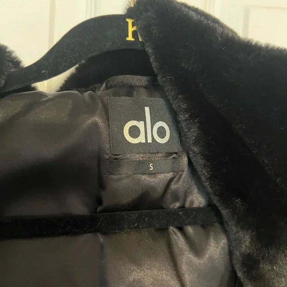 ALO Yoga Black Teddy Jacket - Picture 2 of 7